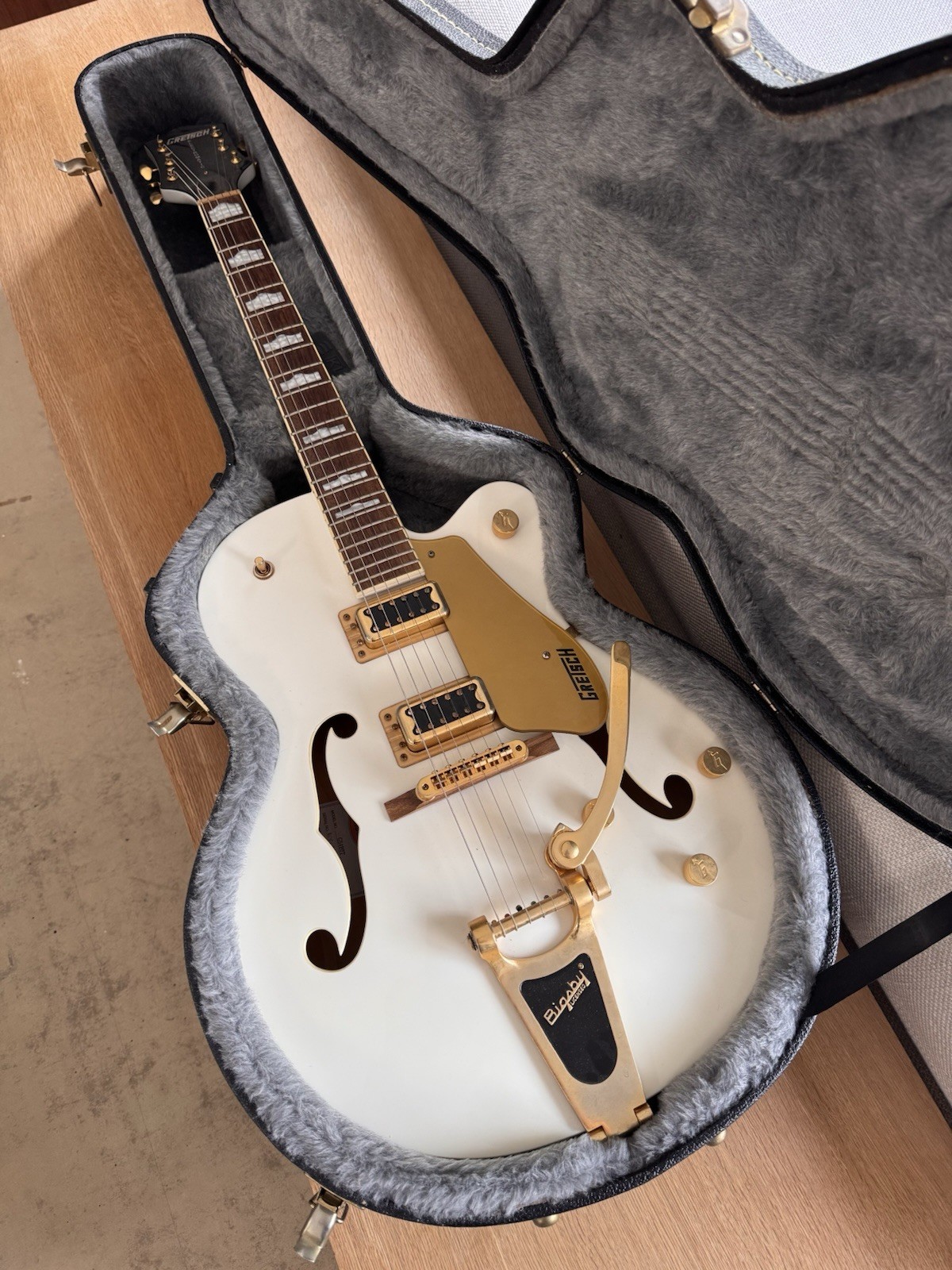 Gretsch Electromatic G5420T Electric Guitar In White with Bigsby & Case KOREAN