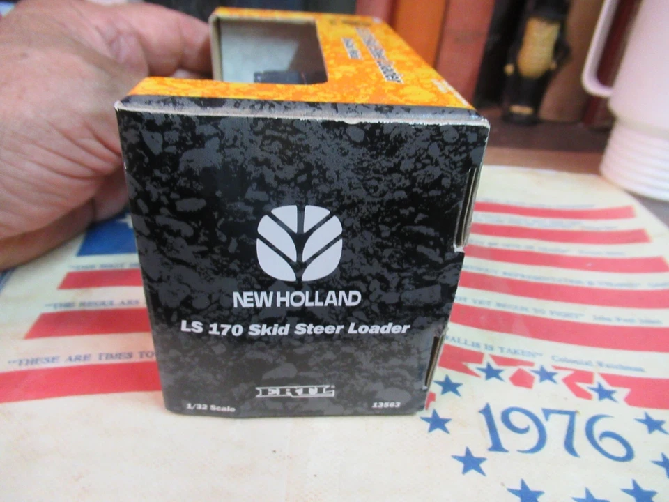 Minicargadora COMO NUEVA 1:32 Gran Bretaña ERTL 13563 Construcción NUEVA HOLANDA LS 170 Foto 4 de 4