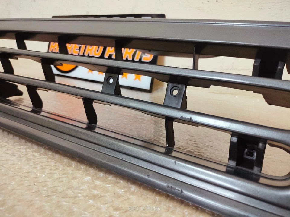 TOYOTA STARLET KP61 1982 PARRILLA DELANTERA TAIWÁN Foto 4 de 4