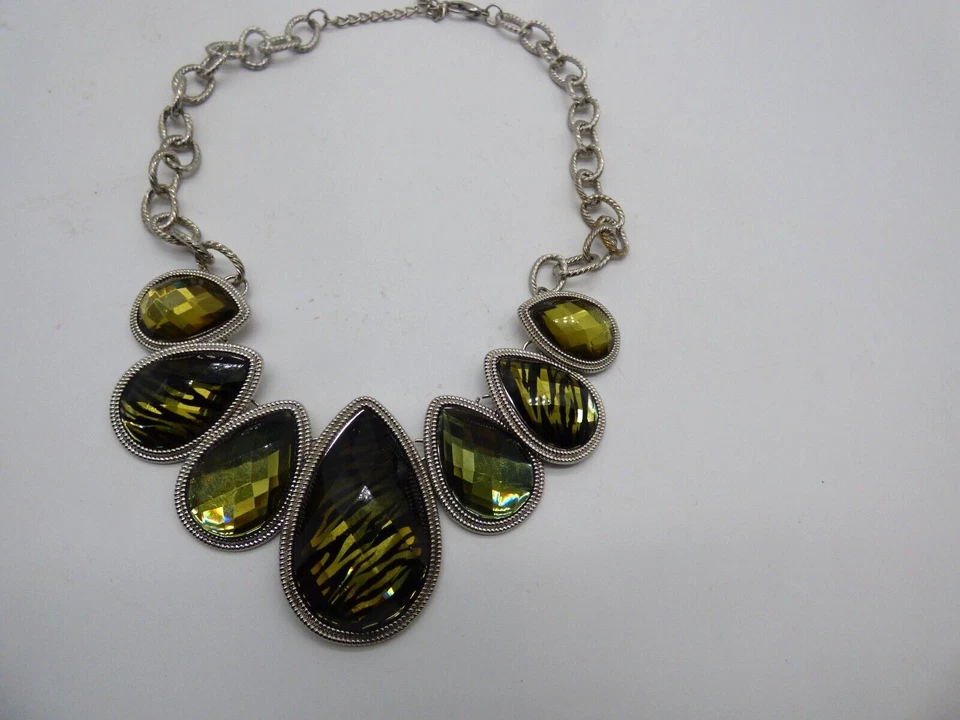 Collar llamativo estampado tropical/animal azul/verde Style&Co Foto 2 de 4