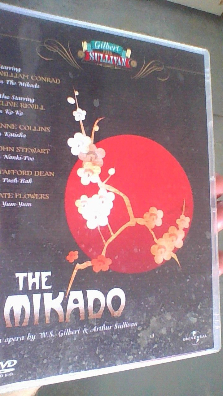The Mikado (DVD, 2005) with 28 page script pamphlet GILBERT & SULLIVAN OPERETTA