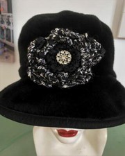 Gilly Forge London Designer Vtg Bergdorf Goodman Cloche Hat BONUS Brooch Mudroch