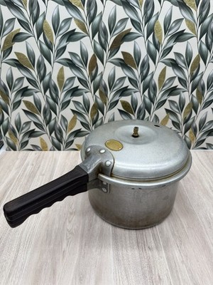 Vintage 4 Quart Presto Model 60 Pressure Cooker With Jiggler and Seals 