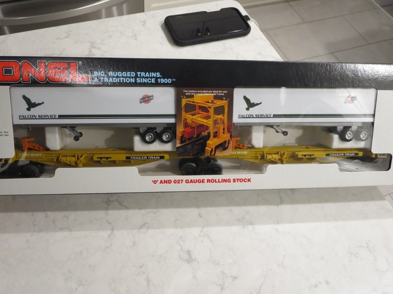 LIONEL TRAINS CHICAGO NORTH WESTERN TTUX FREIGHT FLATCAR SET, BRAND NEW O GAUGE!