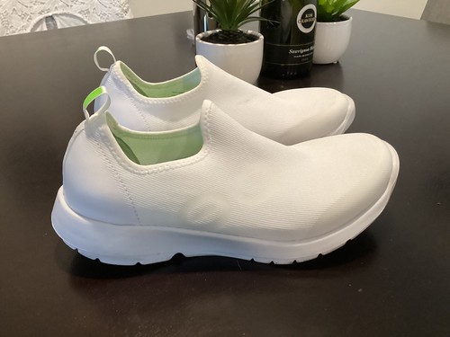 OOFOS OOmg eeZee Low Womens Size 7.5 White Casual Comfort Slip On Recovery Shoes