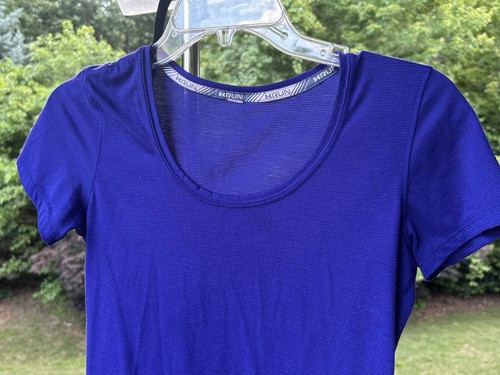Under Armour Women's Run S/S Shirt Royal Blue Performance Semi-Fitted Heat Gear - Picture 15 of 18