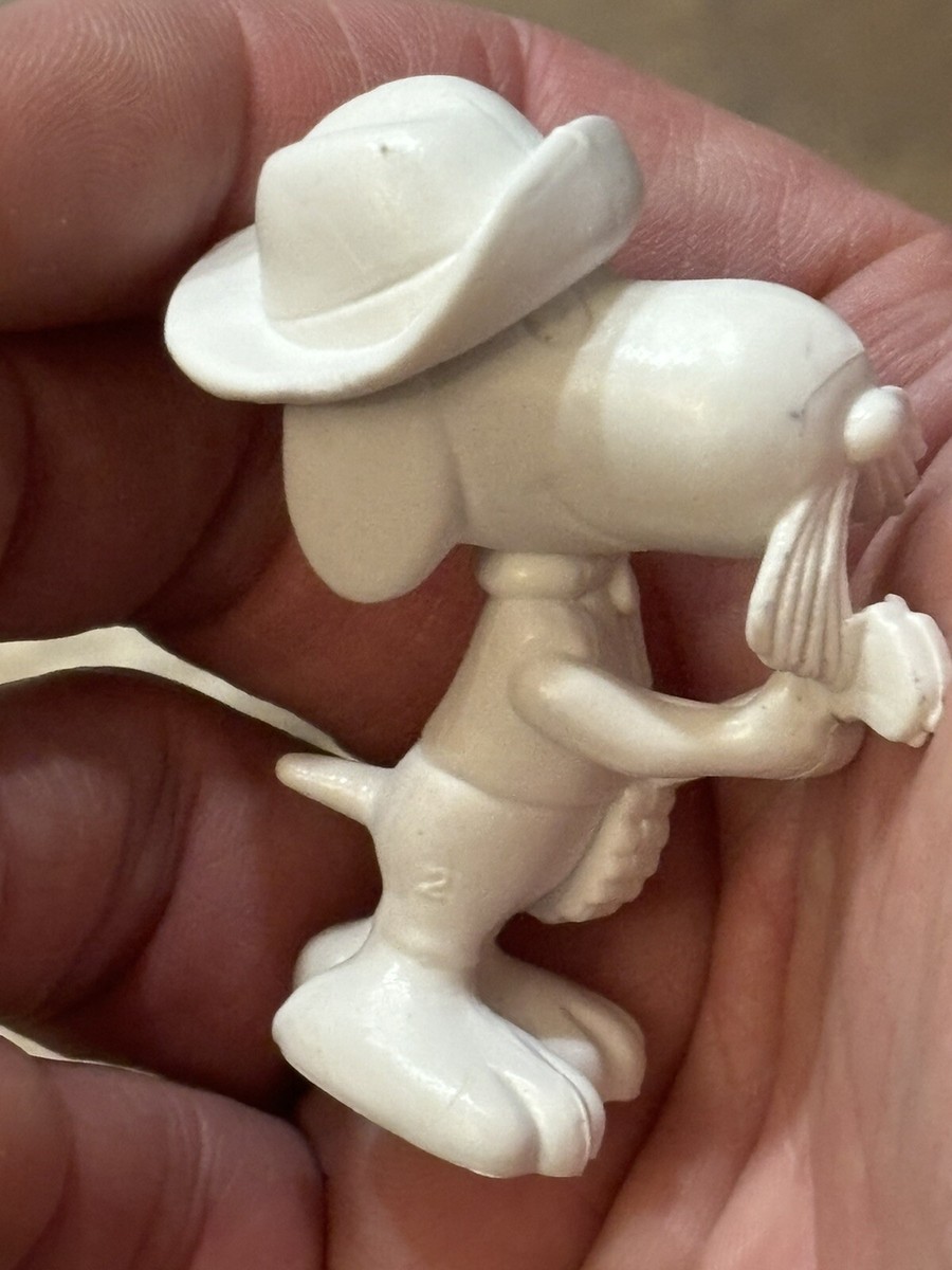 2 Peanuts Snoopy Spike Banjo PVC Figures United Feature Hong