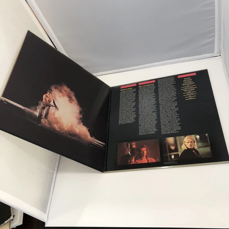 Die Hard Laserdisc Widescreen Gate Fold Bruce Willis Very Good 1989 - Image 4 of 4