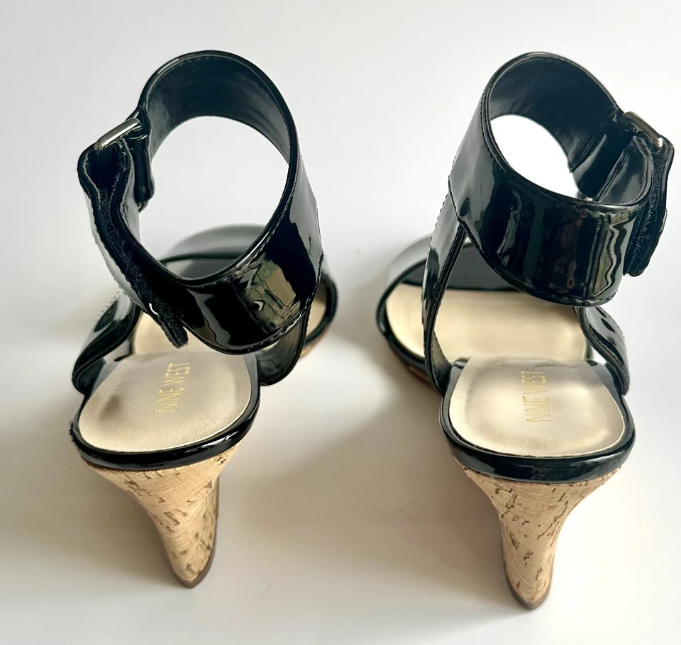 Sandalias Nine West Riley Mujer 9.M Negro Patente Look Hechas por el Hombre Cuña Correa al Tobillo Foto 3 de 4
