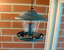 Green Plastic Seed Wild Bird Feeder, 1lb. Capacity. Easy Fill Pole Mount Also