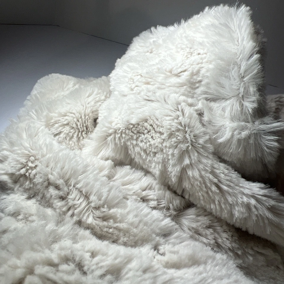 Chaleco Studio Y de piel sintética sin mangas de felpa acogedora pieza de capas mediana Foto 4 de 4