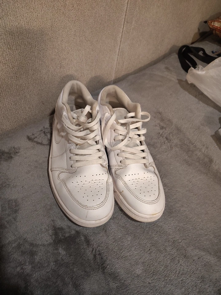 Air Jordan 1 Retro Bajo Triple Blanco Hombre 10.5 Foto 2 de 4