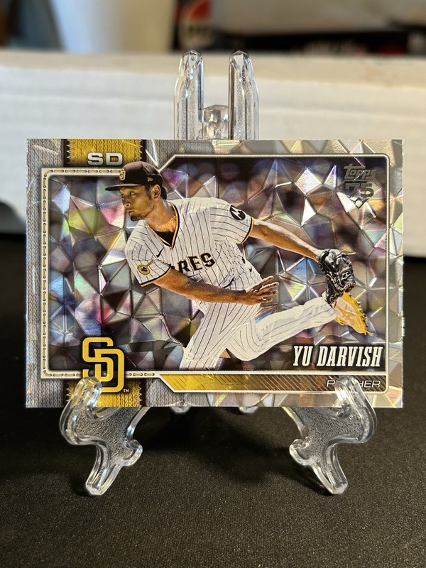 2026 Topps MLB Series 1 Yu Darvish Diamanté Refractor Cracked Ice #94 Padres