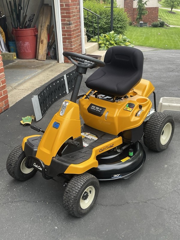 Cub Cadet 30H Riding Lawn Mower Yellow Black 2018 382CC SUPER Clean barely used