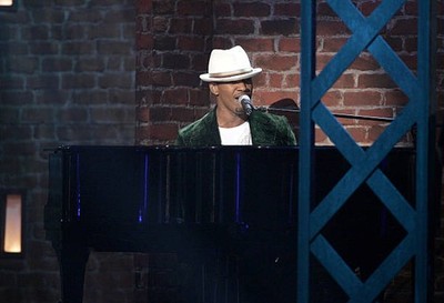 Jamie Foxx performs Slow Jamz at 32nd American Music Awards Show a- Old Photo