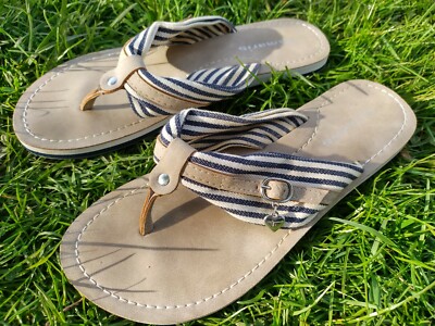 Tamaris flat sandals hot sale