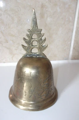 VINTAGE CHINESE-TIBETAN BRASS 11.3CM ENGRAVED TEMPLE HANDBELL WITH PAGODA HANDLE - Image 1 of 4