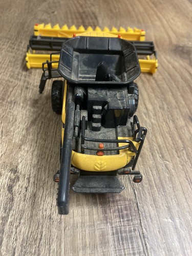 1/64 New Holland CR970 Twin Rotor Combine Both Headers Wheat And Corn - Picture 6 of 7