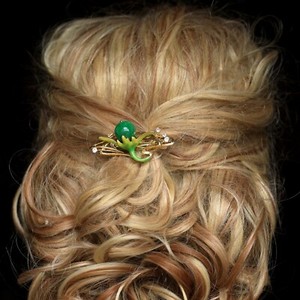 Peigne Baroque à Cheveux Art Nouveau - Fleurs Vertes & Perle Baroque Rose | Accessoire Chignon Élégant