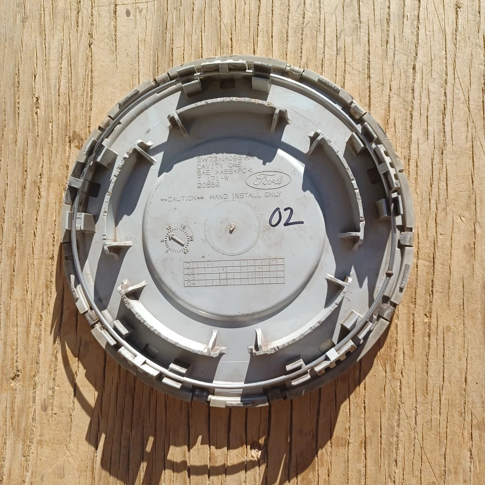 Ford Crown Victoria center cap 2003-2011, part # 3W73 1A096 AA 02 - Image 3 of 3