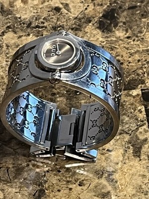 Gucci GG Logo Twirl Stainless Steel Quartz Swiss Made Wrist Watch