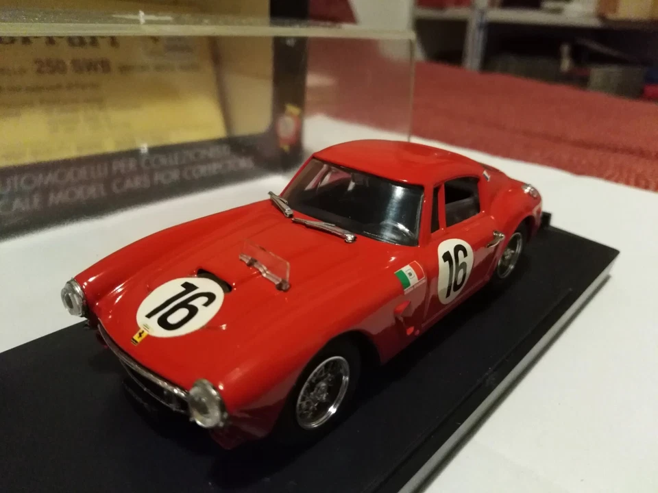 BANG 1:43 FERRARI 250 SWB TRINTIGNANT/ABATE LE MANS 1961 CON BOX - Immagine 2 di 4