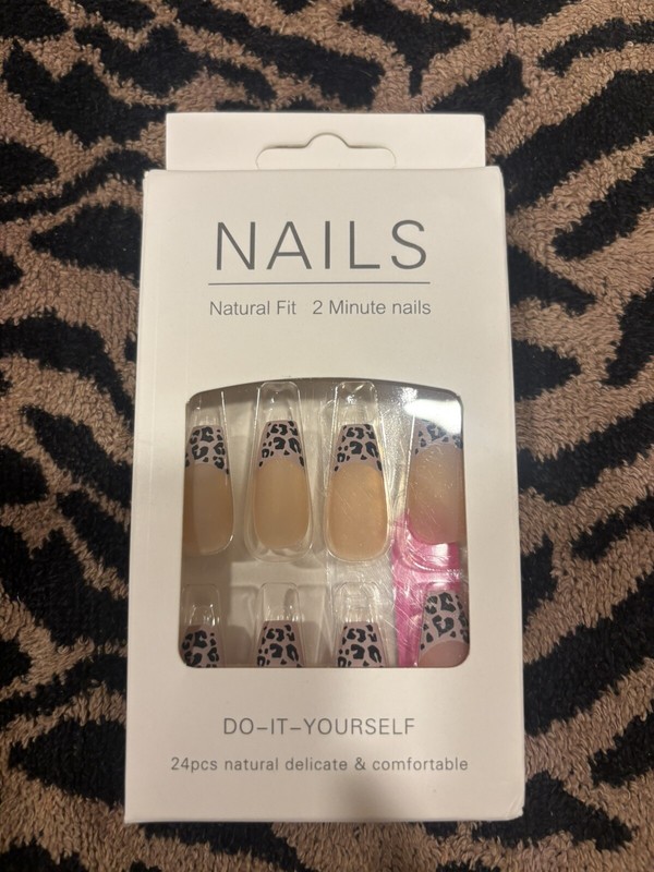 New ~ CurvLife 24pc Short Press on Nail Leopard Print Tips Nail Art