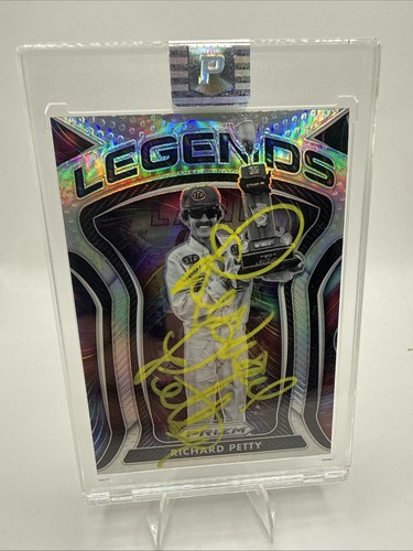 Richard Petty [Signature] #82 2021 Panini Prizm NASCAR card