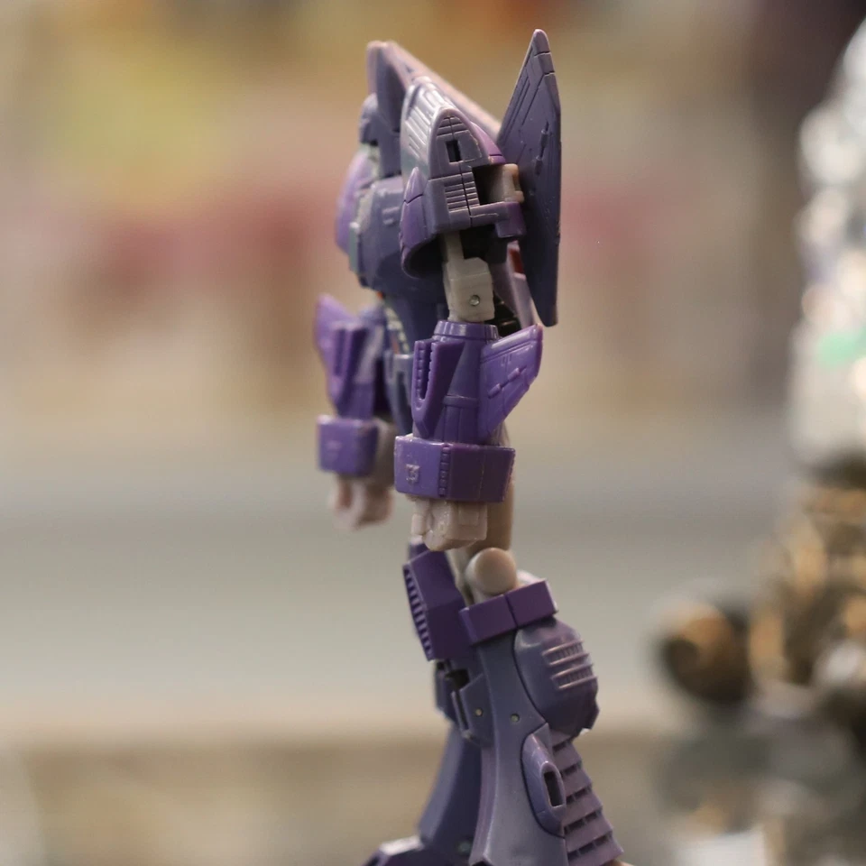 Transformers Classics CYCLONUS 2011 Target exclusive battle space reveal shield - Image 3 of 4