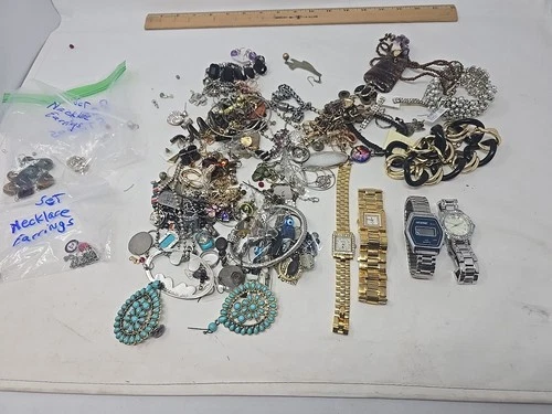 2lb 14 Oz Vintage To Modern Costume Gold Silver Tone Fashion Jewelry Watch Lot!