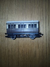 Hornby 00 Gauge R446 GWR 4-Wheel Coach Cream Brown