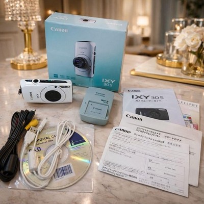 Canon IXY 30S White Compact Digital Camera with Accessories Tested