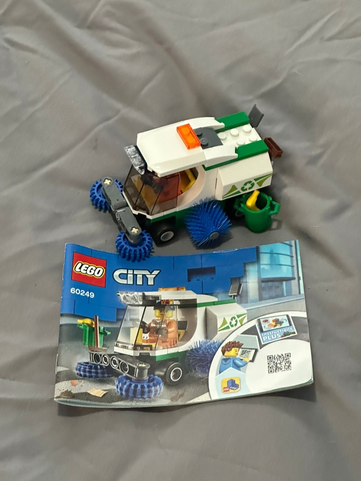 Lego City 60249 Street Sweeper Building Set (100% Complete apart from box)