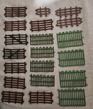 Vintage Plastic Cowboys and Indians Farm Ranch Fence Lot of 20 Panels Army