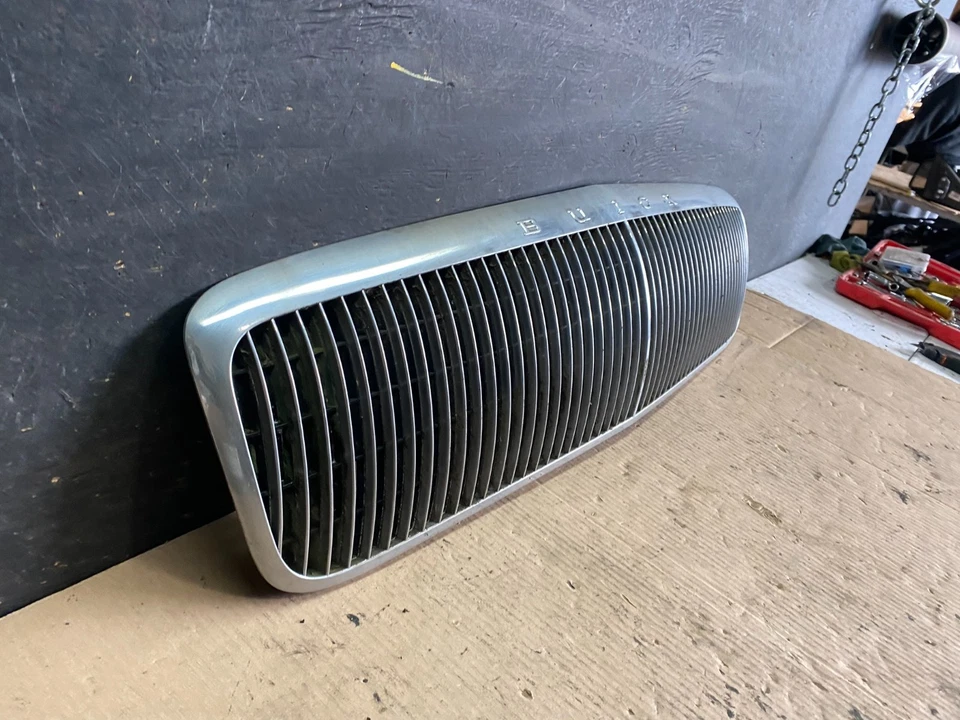 1997 to 2005 Buick Park Avenue Front Grille Grill T0088 PS - Image 3 of 4