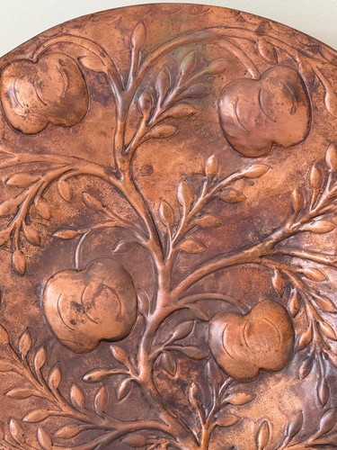 Huge Pair of 23" Copper Metal Relief Apple Tree Motif Decorative Wall Plate - Picture 5 of 9