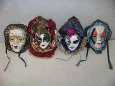 4 MASQUES VINTAGE MARDI GRAS (2) SONT ANCO VÉNITIENS PEINTS À LA MAIN DÉCORATION MURALE