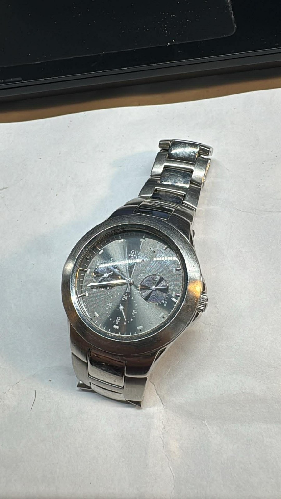 как выглядит Mens SS Guess Waterpro 100m 2 register watch 38mm new Battery фото