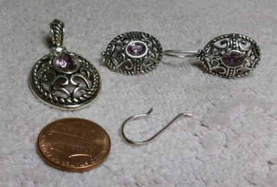 VINTAGE AVON SIGNED NINA RICCI MATCHING EARRINGS/PENDANT PINK STONES NEED REPAIR