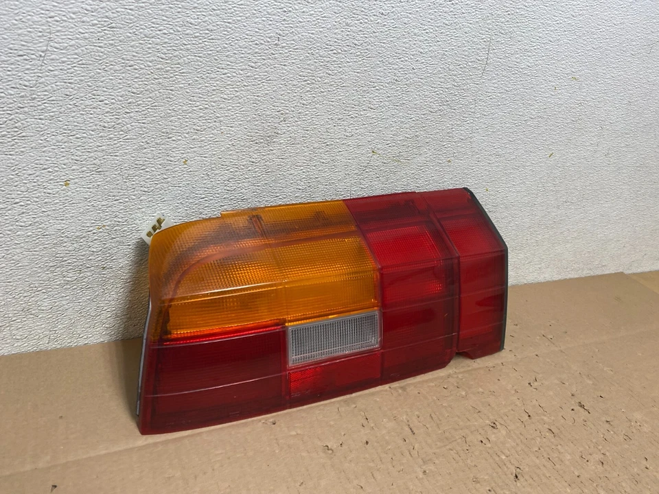 Luz trasera lateral izquierda Mercury Capri 1991-1993 L7252 DG Foto 3 de 4