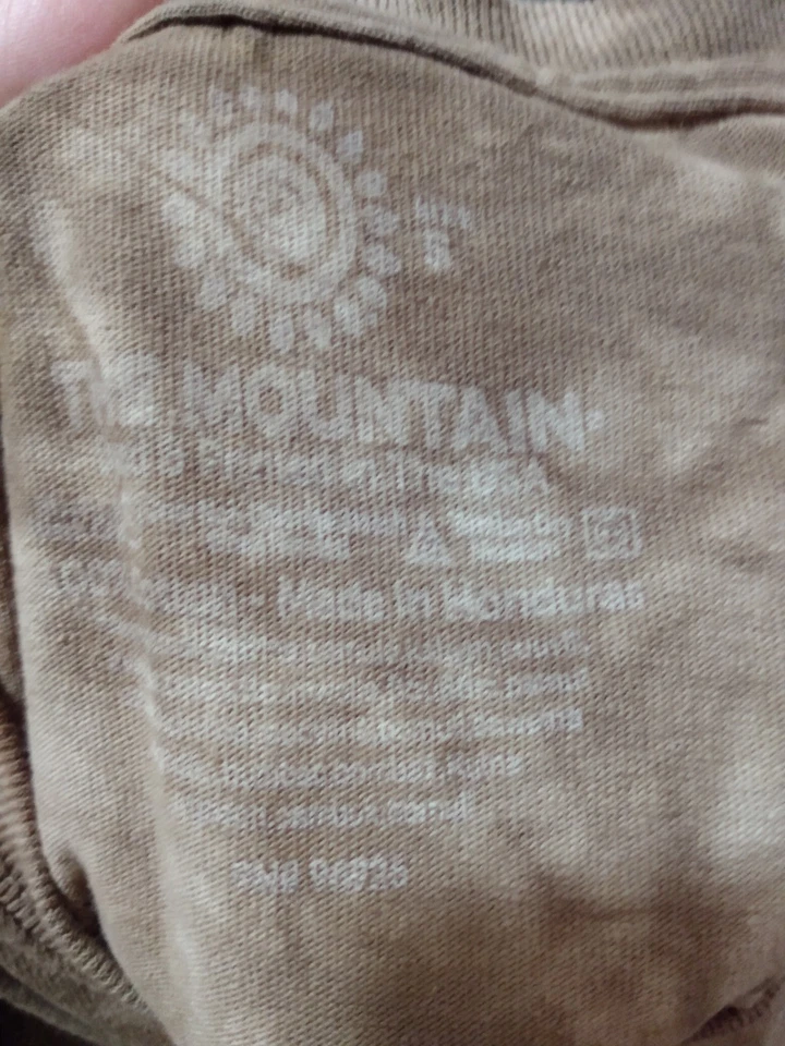 NWT The Mountain Giraffe Print T Shirt Adult Small Tie Dye Giraffes Animal Print - Imagen 3 de 4