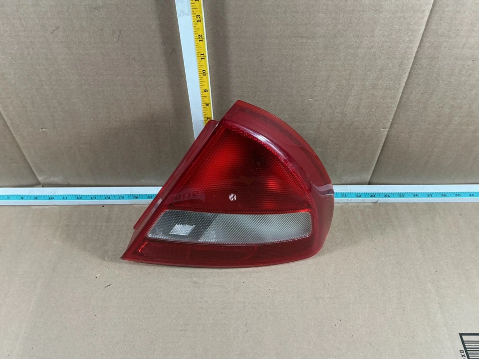 Conjunto de luz trasera derecha pasajero Mitsubishi Mirage 1997-1998 Foto 4 de 4
