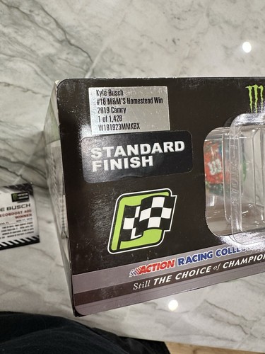 Kyle Busch 2019 Homestead Raced Win Version Nascar 1/24 Diecast Championship M&M - Picture 6 of 6