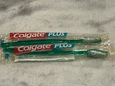 Vtg 2 Colgate Plus Toothbrush Diamond Full Head Soft Bristle Green