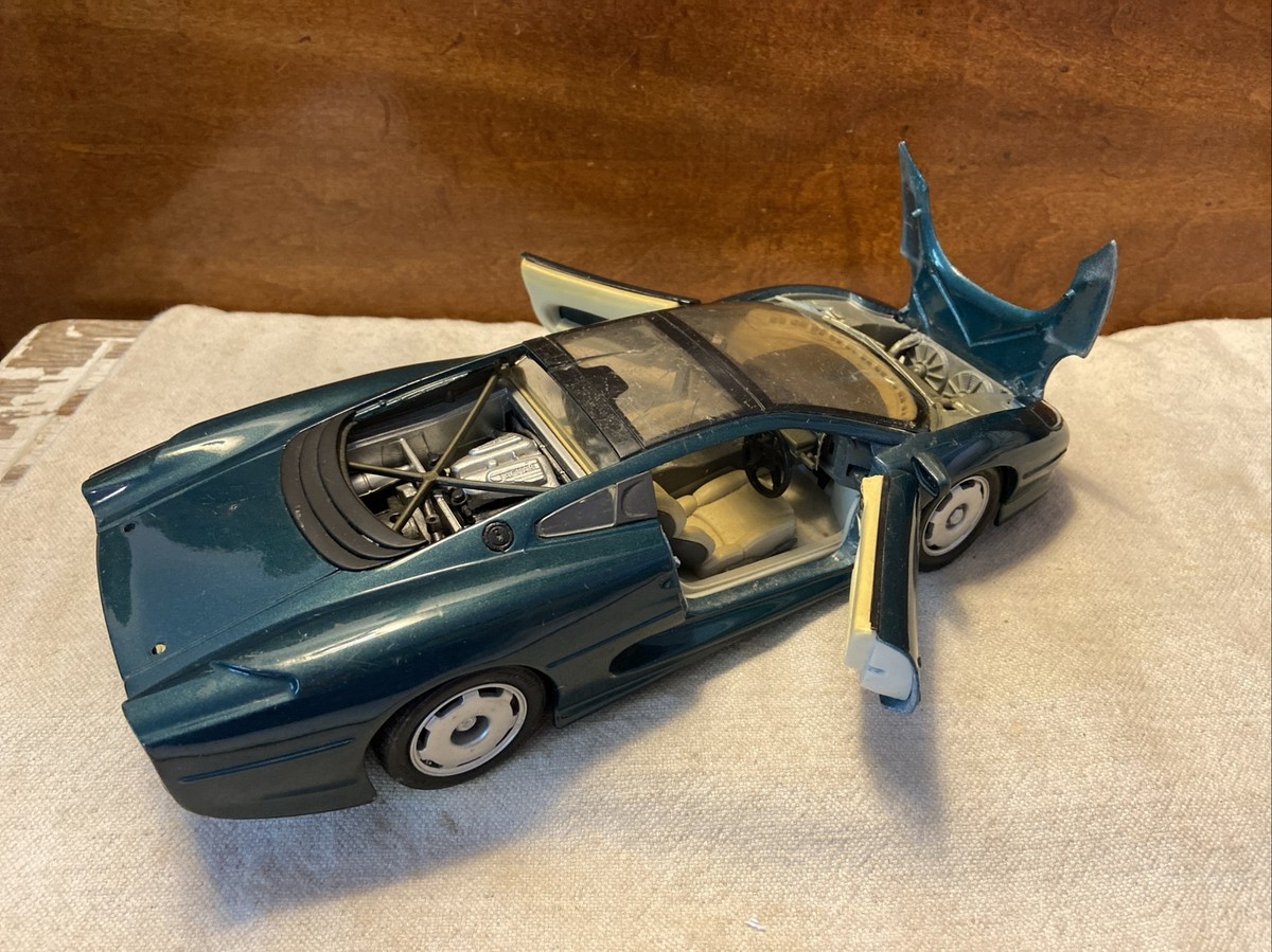 Maisto 1:18 Scale Jaguar XJ220 Green Diecast Metal Car Replica