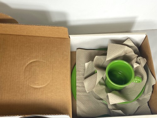 Fiestaware 4 Piece Green Place Setting Shamrock Homer Laughlin Co New in Box - Picture 4 of 16