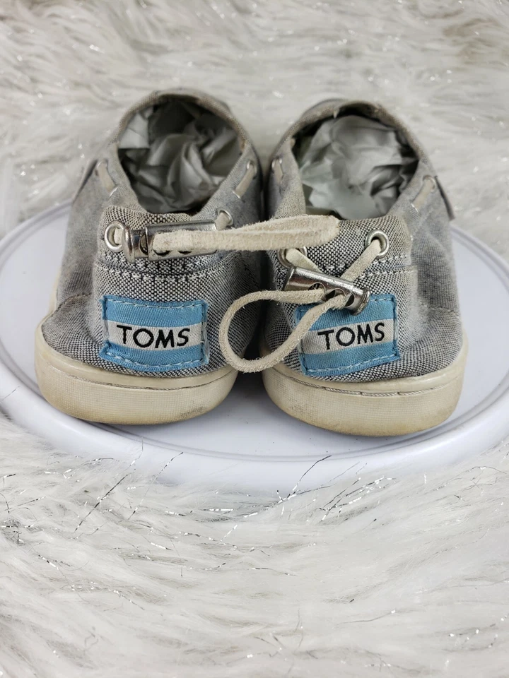 Zapatos informales sin cordones TOMS para jóvenes talla 3 grises blancos lunares Foto 4 de 4