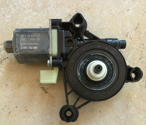 VW AUDI orig. BOSCH Fensterhebermotor hinten rechts 0130822712 5Q0959802