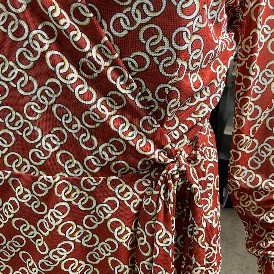 Camiseta envolvente CAbi roja geométrica manga larga talla M Coach vaquera diseño de cadena Academia Foto 3 de 4