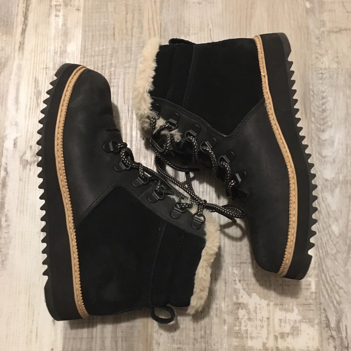 Toms Men\'s Black Leather Fur-Lined Boots Toms Black Leather Alpine Water Resistant Faux Fur Lined  main image 2